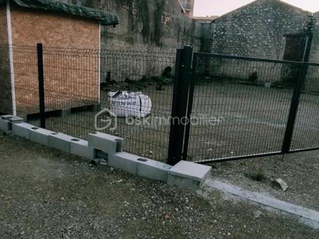 ensemble immobilier centre ville Draguignan terrain professionnel de 185 m2 à louer