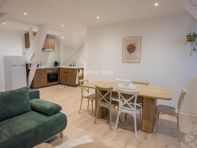 Ensemble Immobilier Centre Ville Fort Potentiel Dans Une. 293m² Oloron Sainte Marie