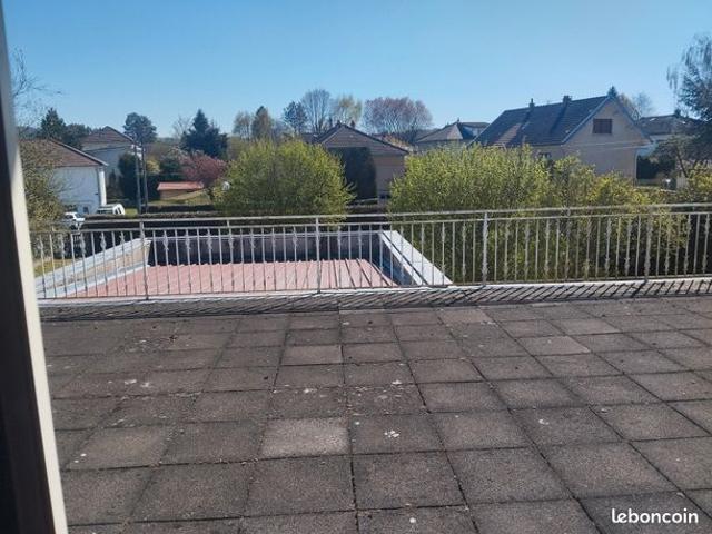 Ensemble immobilier composé d’un logement et d’une surface commerciale