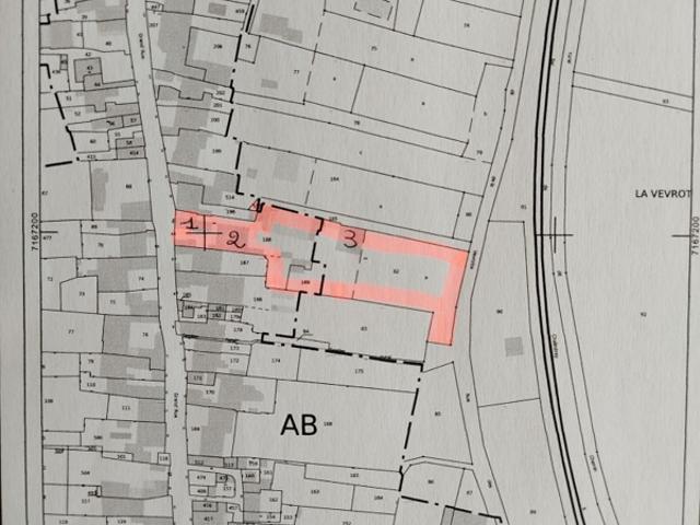 ENSEMBLE IMMOBILIER COMPOSE DE 3 MAISONS