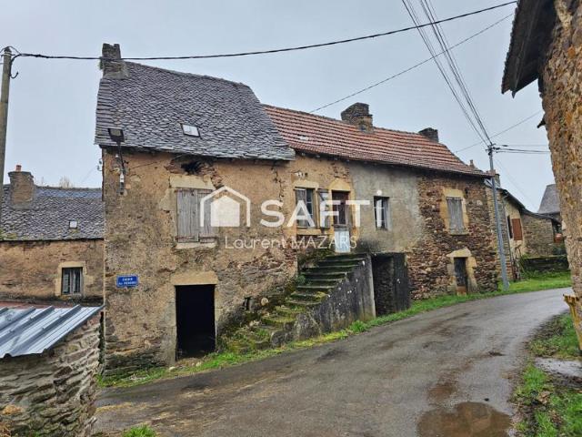 Ensemble immobilier compose de 4 batisses