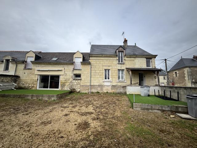Ensemble immobilier composé de deux gîtes situés sur la commune de Savigny en Véron