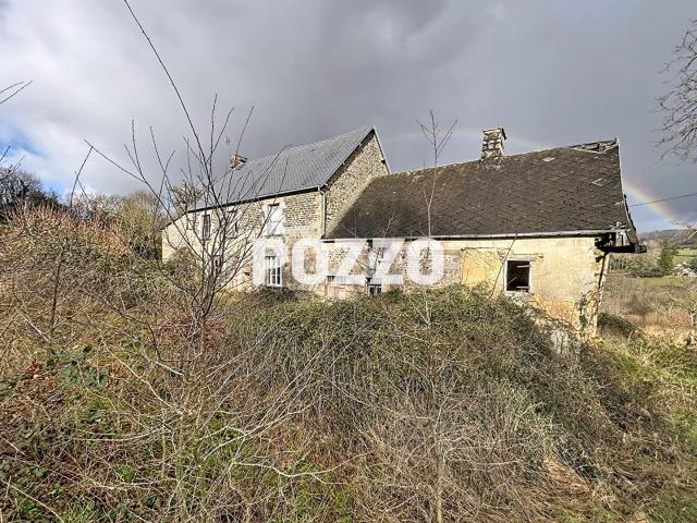 Ensemble immobilier composé de deux maisons de campagne à rénover