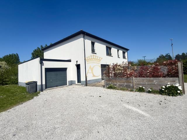 Ensemble immobilier composé d'une maison de 200m2 ou 2 appartements
