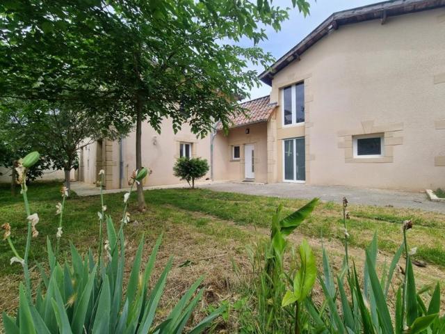 Ensemble immobilier composé d'une maison familliale de 200M² environ et d'une maison de 100M² hors d'eau hors d'air