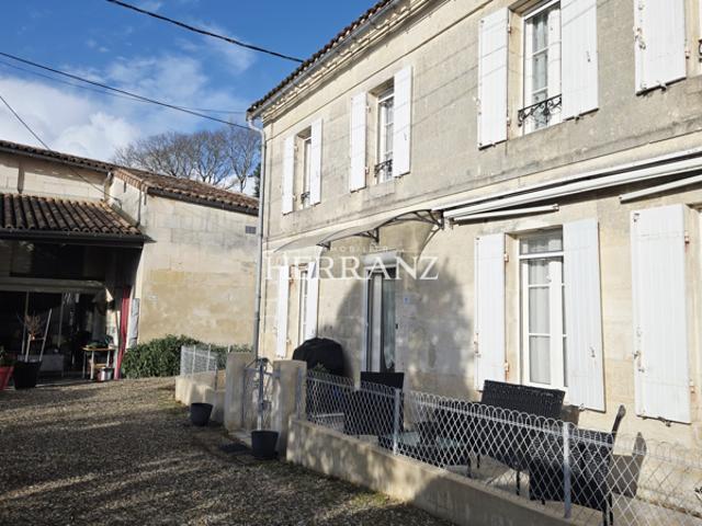 Ensemble immobilier comprenant deux habitations en pierre