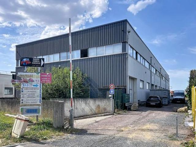 ENSEMBLE IMMOBILIER D'ACTIVITÉS 12 CELLULES ET 33 GARAGES