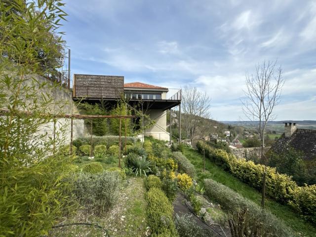 Ensemble immobilier dans l'un des plus beaux villages de Fra