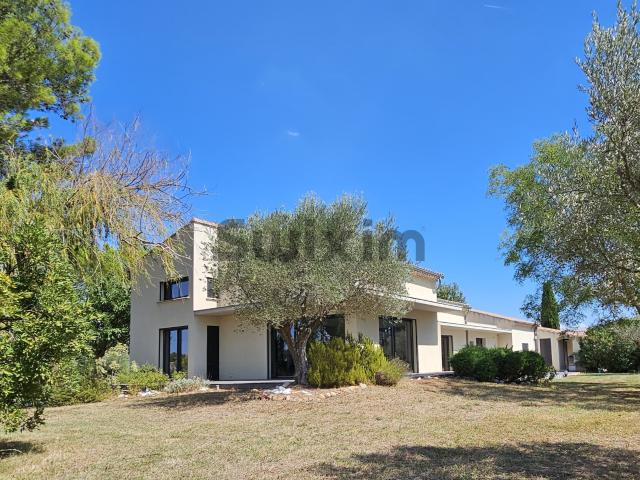 Ensemble immobilier dans un petit coin de Provence