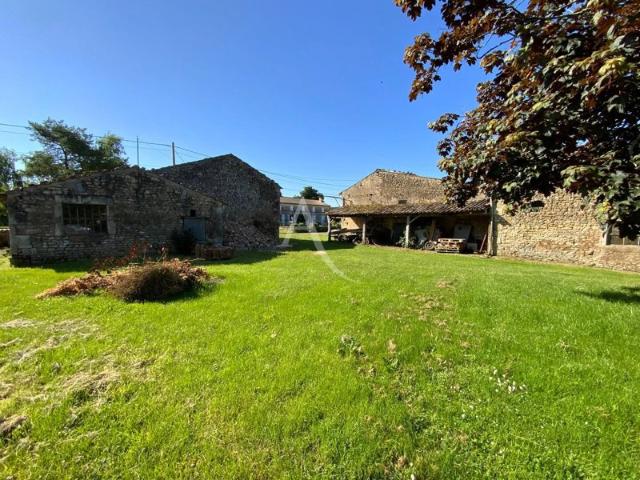 Ensemble immobilier de caractère à rénover