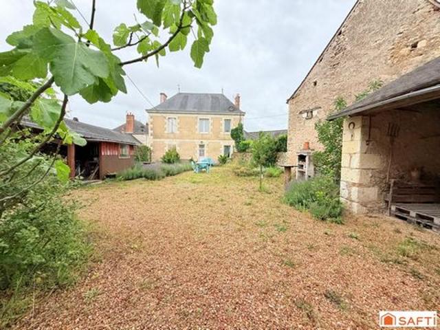 Ensemble immobilier de caractère comprenant une maison rénovée et une seconde maison à restaurer