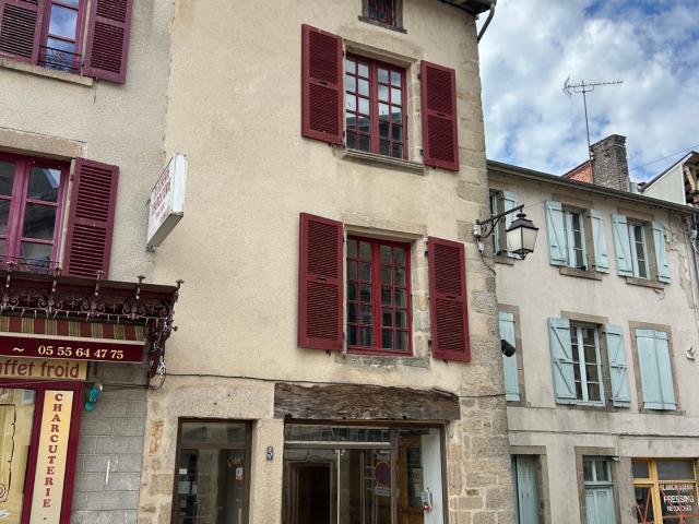 Ensemble immobilier de caractère en plein centre ville avec fort potentiel !