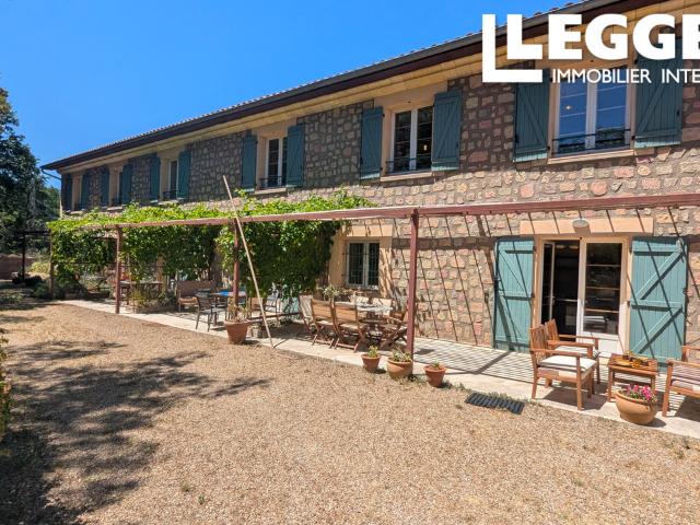 Ensemble immobilier de cinq résidences avec fort potentiel dans le Géoparc des Terres d'Hérault