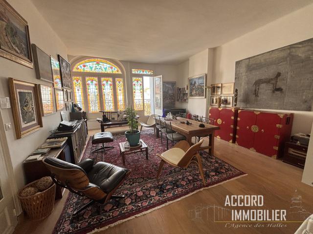 Ensemble immobilier de 170m2 ! Bel appartement T5 avec veranda, studio indépendant et garage