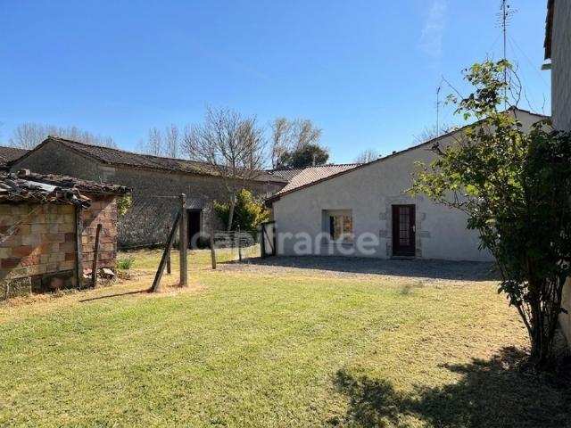 Ensemble immobilier de 131 m² Terrain constructible et fort potentiel Chepniers 17
