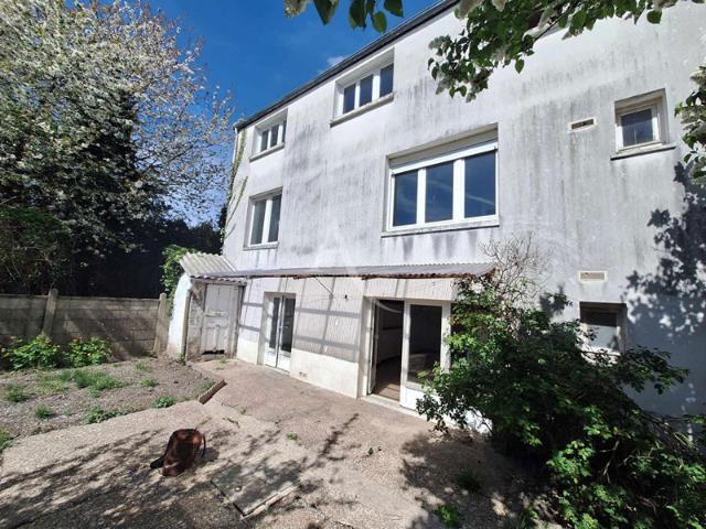 Ensemble immobilier de 2 appartements à Rue