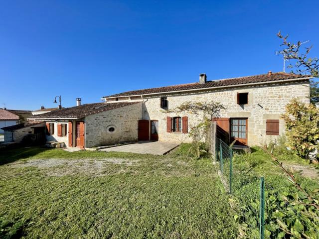 Ensemble immobilier de 2 maisons charentaises dont une locat