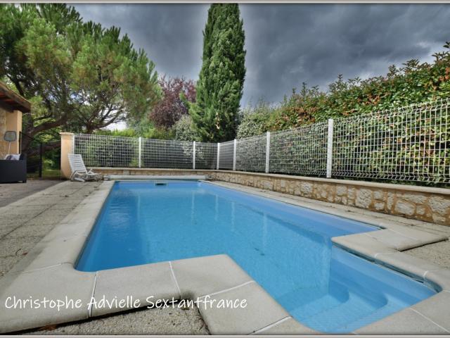 Ensemble immobilier de 2 maisons, piscine chauffée sur terrain 1360 M2