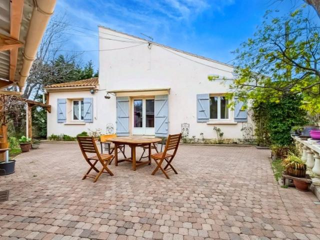 Ensemble immobilier de 2 maisons sur 1100 m2 de terrain