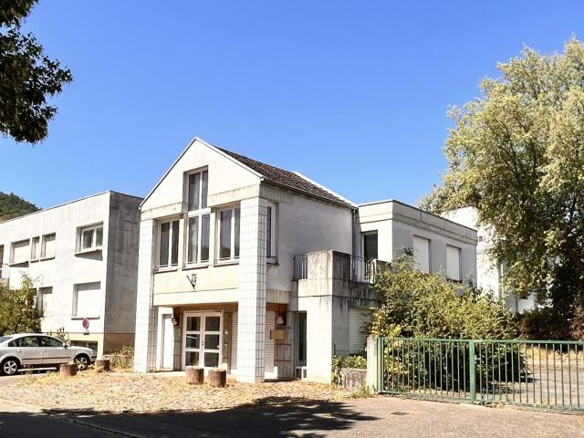 Ensemble immobilier de 395 m2 sur 1 492 m2 de terrain