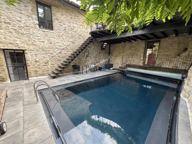 Ensemble immobilier de 3 maisons avec piscine et jardins