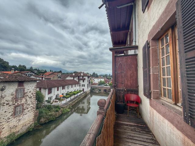 Ensemble immobilier de 4 logements au centre ville de St Jean Pied de Port