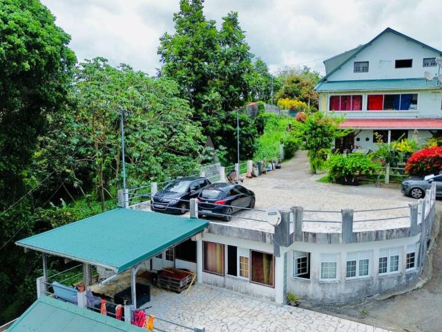 Ensemble immobilier de 6 appartements avec piscine, idéal inves