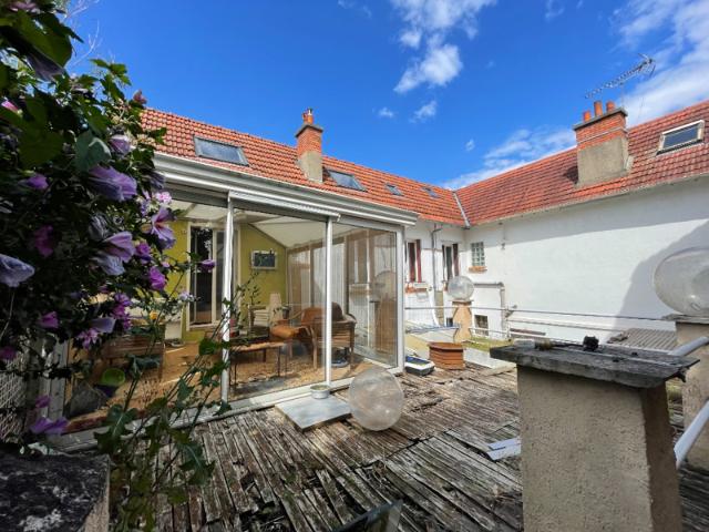 Ensemble immobilier d'environ 200m² MASSY PROCHE GARE