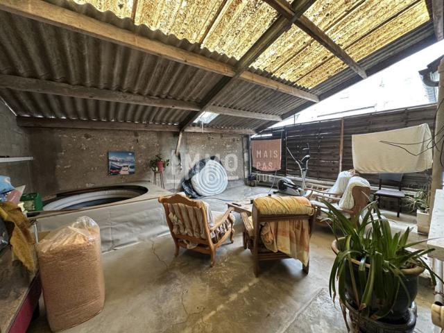 ensemble immobilier deux maisons + local commercial