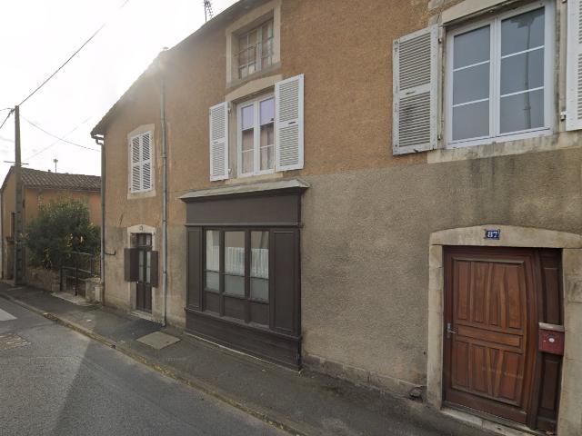 Ensemble immobilier: deux maisons mitoyennes à Montmorillon avec dépendances