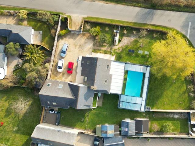 ENSEMBLE IMMOBILIER D'EXCEPTION À ÉTEL ! RÉSIDENCE PRINCIPALE & GÎTES ! PISCINE !DPE B