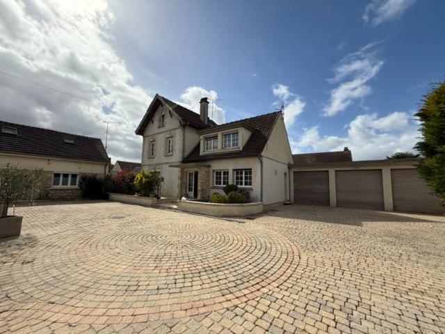 Ensemble immobilier d'exception, volumes, potentiel et rareté à PONT SAINTE MAXENCE!