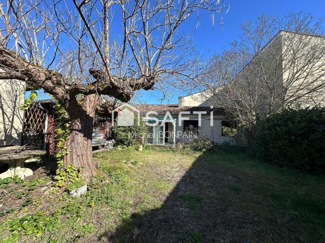 Ensemble immobilier divisible avec maison et hangar au coeur de Parempuyre