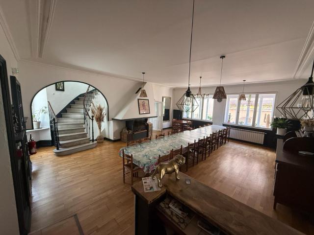 Ensemble immobilier et fonds de commerce: 3 gîtes + 5 chambres d'hôtes