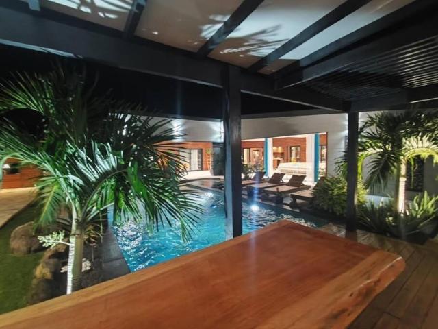 Ensemble immobilier exceptionnel avec piscines à SAINT FRANCOIS 971