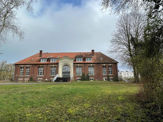 Ensemble immobilier exceptionnel pour investisseurs ou bailleurs sociaux.Terrain 7159m2 Surface hab:1883m2