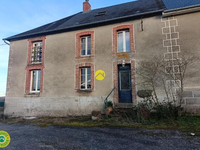 Ensemble immobilier en campagne
