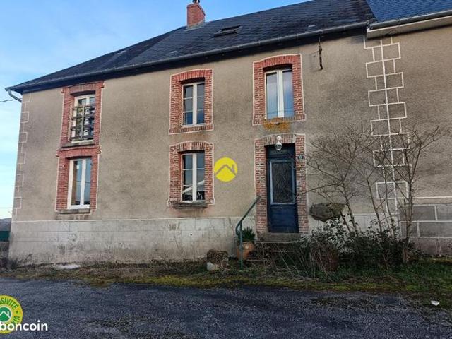 Ensemble immobilier en campagne