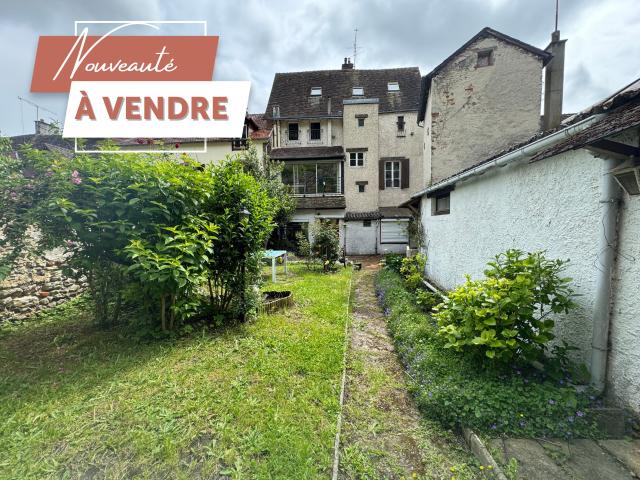 Ensemble immobilier en centre ville avec commerces commodités et écoles sur place