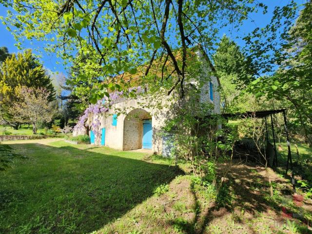 Ensemble immobilier en pierre à rénover 70m² Luzech