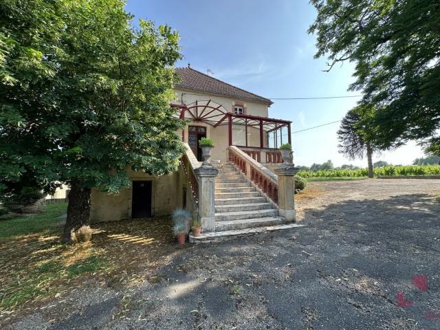 Ensemble immobilier en pierre sur 5.7Ha 190m² Puy l'Evêque