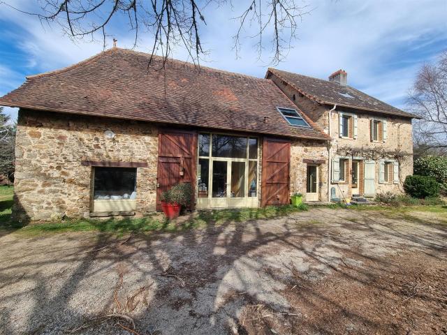 Ensemble immobilier en pierres 153m² Château Chervix