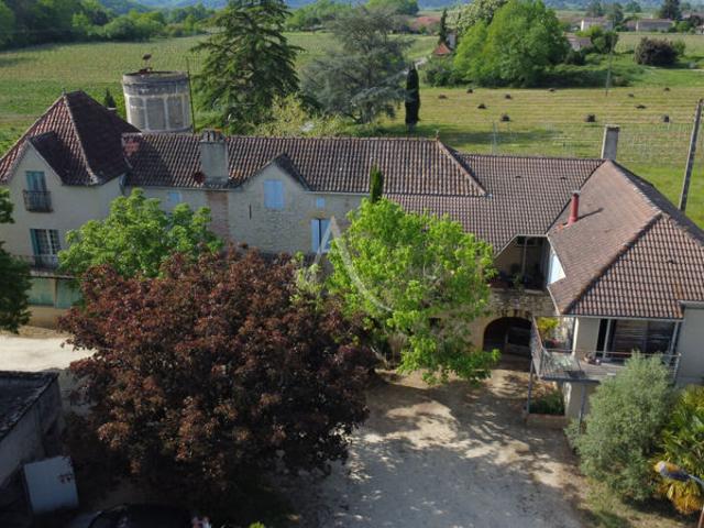 Ensemble immobilier en pierres et dépendances