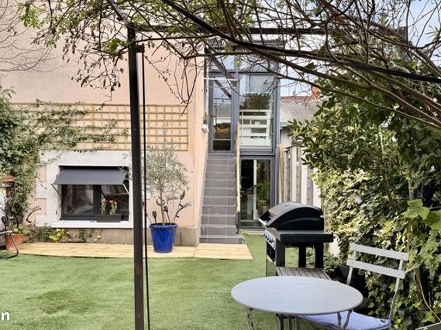 MAISON DE VILLE ET DEUX APPARTEMENTS, GARAGE ET JARDIN | Quartier Febvotte