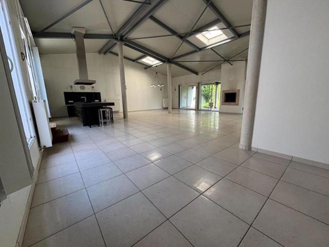 ensemble immobilier local commercial + habitation de caractére 6 pièce s 210 m2