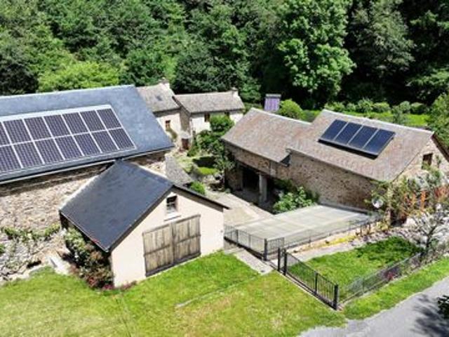 ENSEMBLE IMMOBILIER POTENTIEL BUSINESS LÉVÉZOU AVEYRON