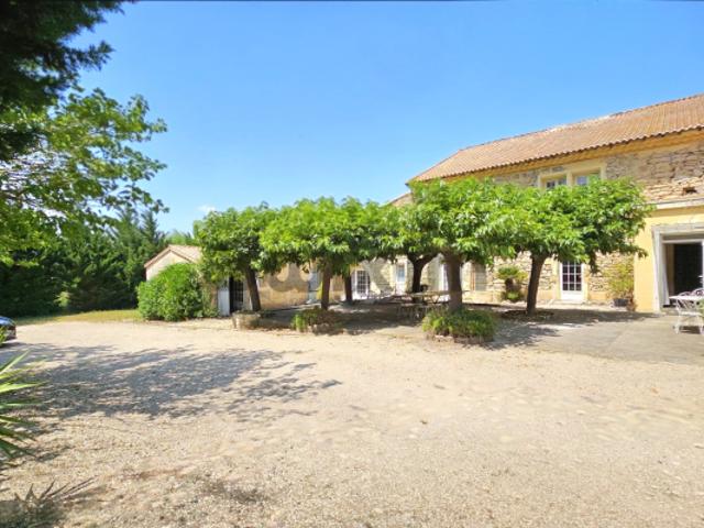 Ensemble immobilier potentiel locatif et regroupement famili