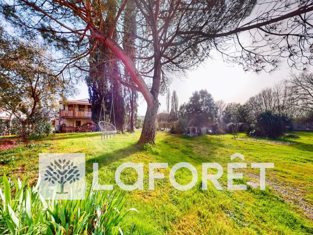 Ensemble immobilier pour activité d'hébergement touristique. 566m² Royan