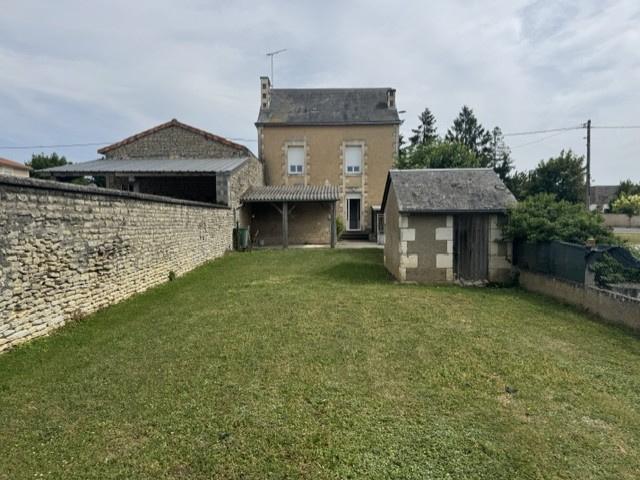 Ensemble immobilier rare à Champigny en Rochereau