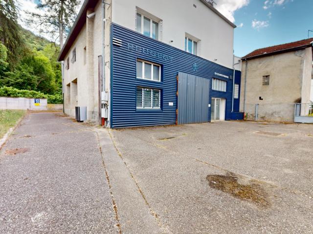 ENSEMBLE IMMOBILIER RARE DE 547 m2 HABITATION + LOCAL D'ACTIVITE CENTRE DE GIERES